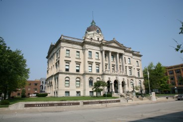Bloomington,_IL_city_hall-wikicommons-posted-dailybusinessnews-mhpronews-