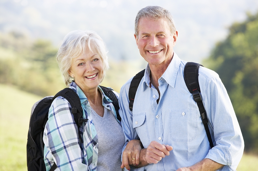 SeniorCoupleHiking-credit-MedicALCenterArlington-postedCuttingEdgeBlog-MHProNews-com-