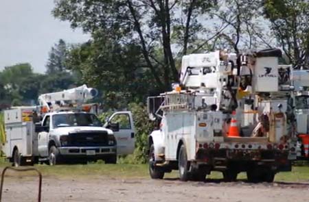 Comed workers on the scene tornado caused more destruction to conventional construction than to mobile or manufactured homes