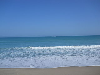 Florida beach front credit Wikimedia commons posted on MHProNews.com