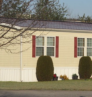 manufactured housing photo by Eric Miller