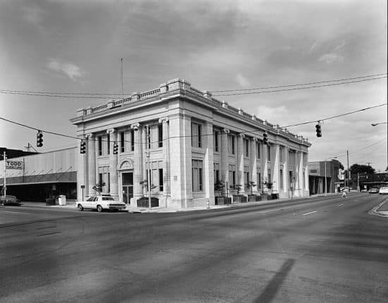 North Little Rock City Hall By Bob Dunn [Public domain], via Wikimedia Commons