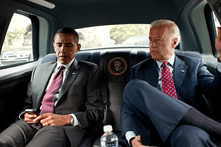 obama_&_biden_presidential-limo_july-2010-.png