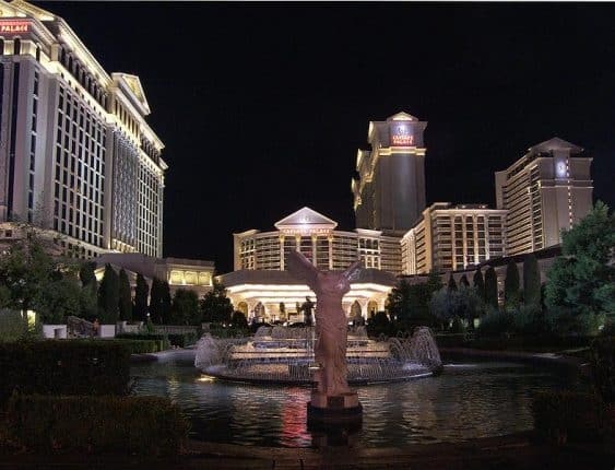 Caesar-Palace-main-fountain-at-night-in-Las Vegas-NV-WikiCommons-posted-on-mhpronews-com