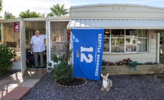 seattle-seahawk-snowbird-fans-arizona