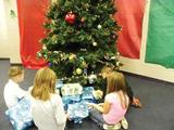 Lippert xmas gifts--goshen news credit