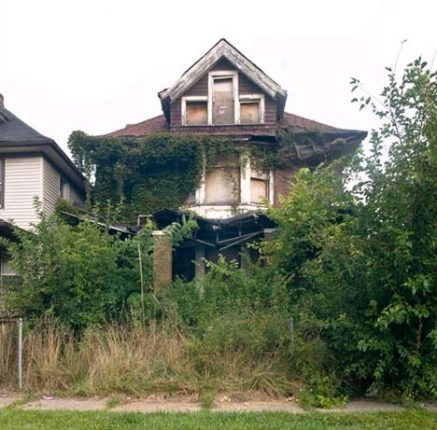 AbandonedHouse-credit-dornob-postedDailyBusinessNews-MHProNews