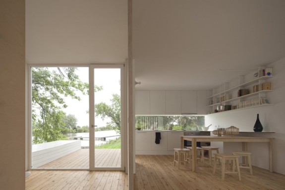 Interior-TreeHouseRiga-credit-SmallHouseBliss-postedDailyBusinessNewsMHProNews595x396