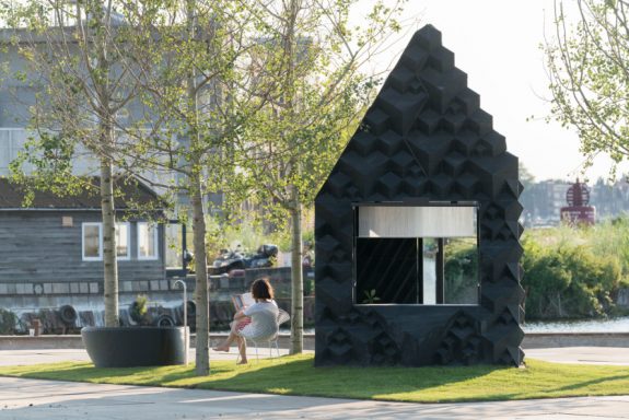 DUS-Architects-Urban-Cabin-Exterior-2-microcabin-