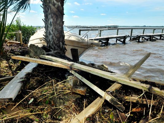 hurricanematthewwindstormsandmanufacturedhousingmatthewdamagecocoabeachcreditcraigrubadouxfloridatoday-postedtodailybusinessnews