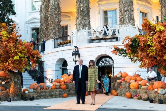 POTUSDonaldJTrumpFLOTUSMelaniaTrumpHalloweenWhiteHousePhotoDailyBusinessNewsMHproNews-768x512